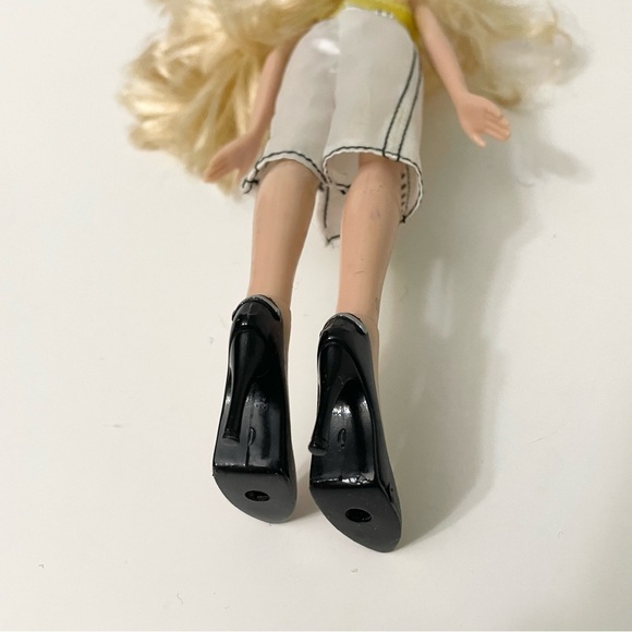 Bratz Doll Cloe MGA Doll - Picture 11 of 16